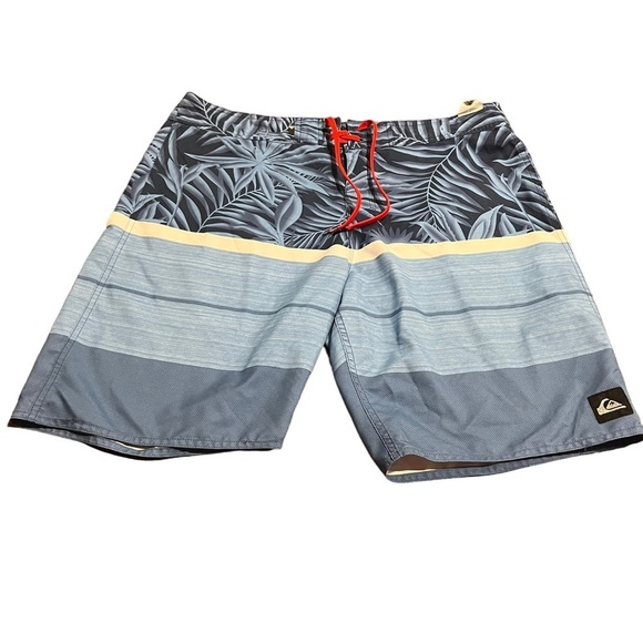 Quick Silver Men’s Board Shorts Swim Size 38 - Picture 1 of 8
